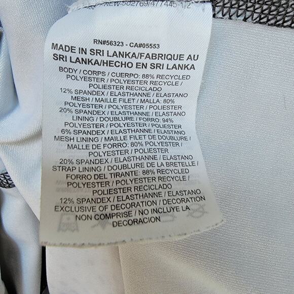 Nike dri fit work out top small black and white, non padded built in bra - Picture 6 of 6